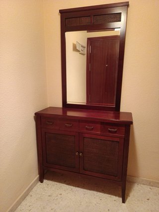 Mueble recibidor clásico con espejo