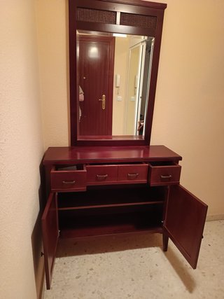 Mueble recibidor clásico con espejo