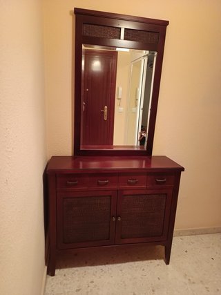 Mueble recibidor clásico con espejo
