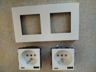 Mecanismos Eléctricos Enchufe y TV