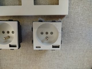 Mecanismos Eléctricos Enchufe y TV