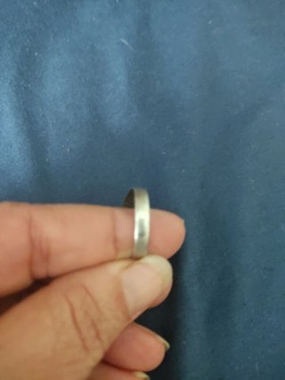 Anello in argento con pietra nera