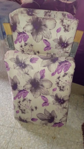 Tumbona floral beige y morada