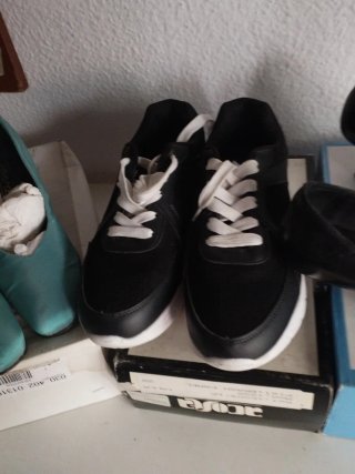 Lote 2 pares zapatos y zapatillas talla 37