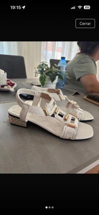 Sandalias blancas y doradas talla 37