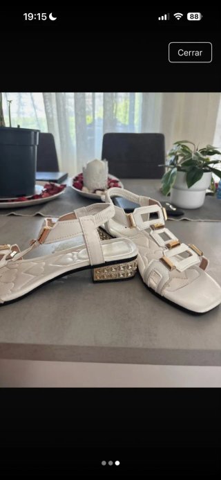 Sandalias blancas y doradas talla 37