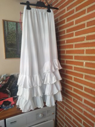 Falda flamenca volantes blanca. Talla S