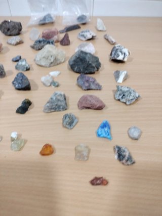 Lotto di Minerali e Rocce Varie