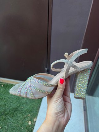Sandalias MENBUR doradas talla 36 con pedrería