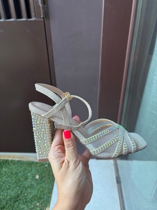 Sandalias MENBUR doradas talla 36 con pedrería