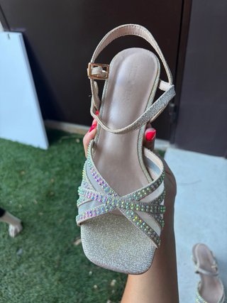 Sandalias MENBUR doradas talla 36 con pedrería