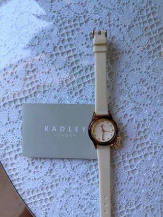 Reloj Radley Beige y Marrón con Charm