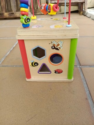 Cubo de actividades de madera