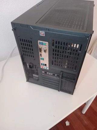 PC gaming con tarjeta gráfica de gran rendimiento