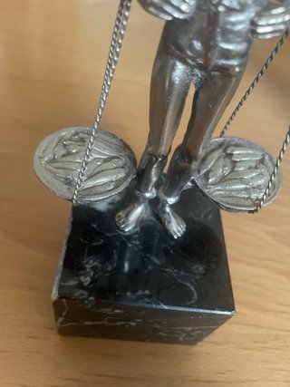 Figura Plata Pescador con Balanza