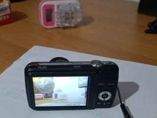 Samsung PL20 Fotocamera Digitale 14.2 MP Nera