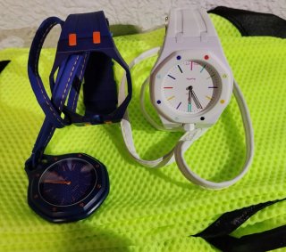 Orologi Blu e Bianco