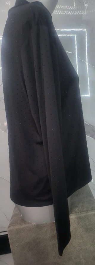 Blusa negra con pedrería Talla XL