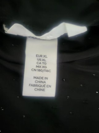 Blusa negra con pedrería Talla XL