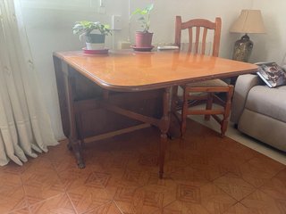 Mesa plegable de madera para salón