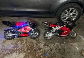 Mini motos infantiles rojas y negras