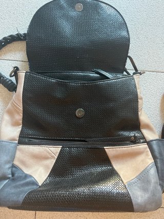 Mochila Desigual Beige y Negra