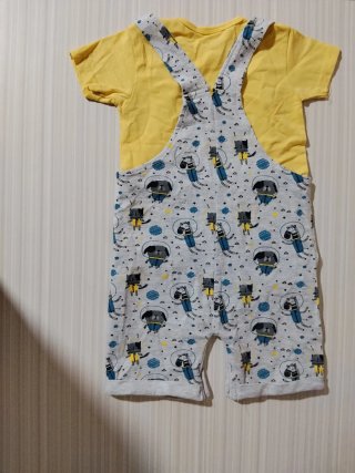 Conjunto bebé niño camiseta y peto estampado