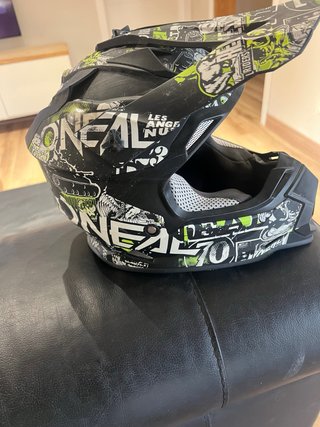 Casco moto niño oneal sin uso talla una seis siete