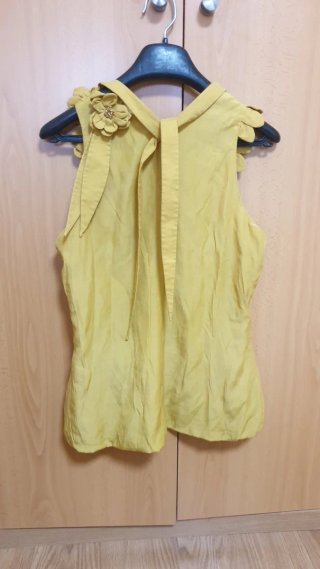 Top Tintoretto Flores Hombro Amarillo
