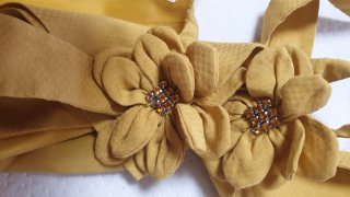 Top Tintoretto Flores Hombro Amarillo
