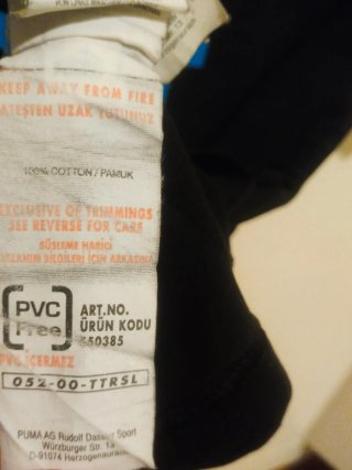 Camiseta negra PUMA gráfica niño L / mujer S Y2K