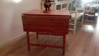 Mesa de comedor de madera