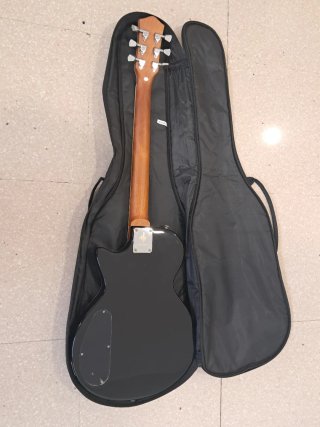 Guitarra eléctrica Donner Est. 2012. Estilo Gibson