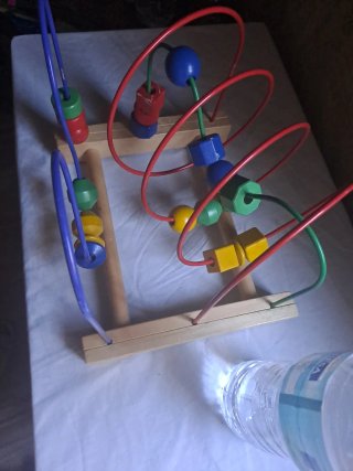 Gioco da tavolo in legno con perline