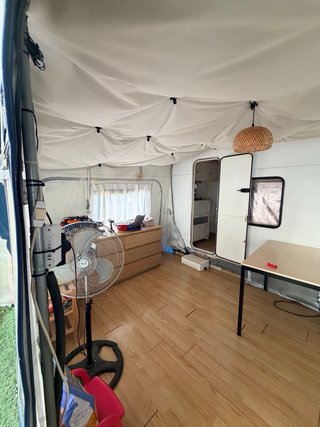 Caravana completa con avancé, cocina y trastero