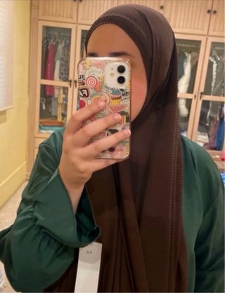 Hijab muselina plisada marrón