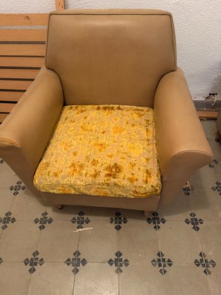 3 sofás de tela y piel
