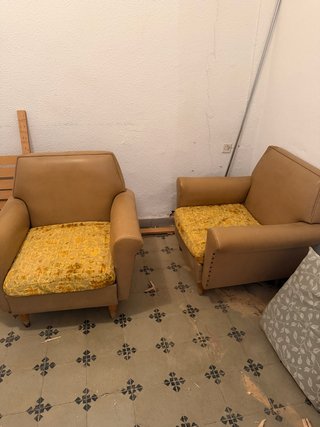 3 sofás de tela y piel