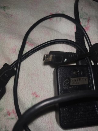 Cargador Olympus F-2AC + Cable Datos