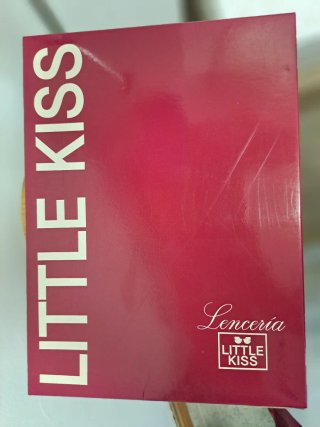 Conjunto Pijama Satén y Encaje Burdeos Little Kiss