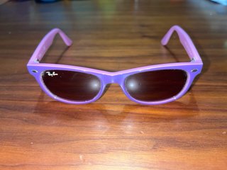 Gafas de sol Ray-Ban moradas para niña