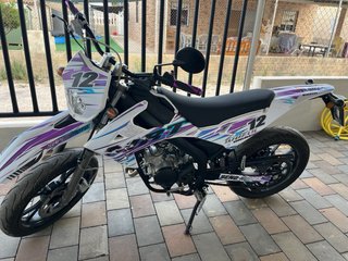 Supermotard Blanca y Morada