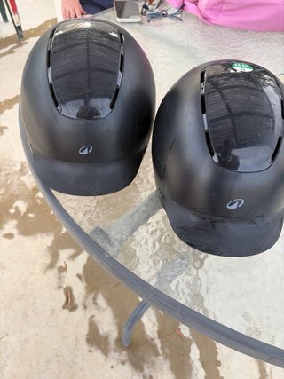 Cascos de hípica negros