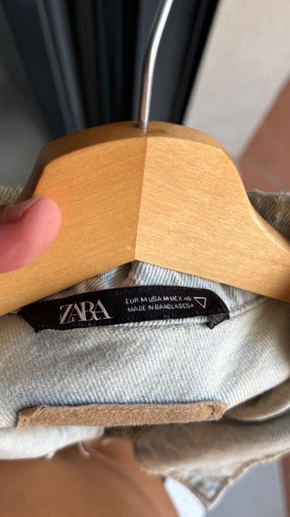 Cazadora vaquera Zara desgastada