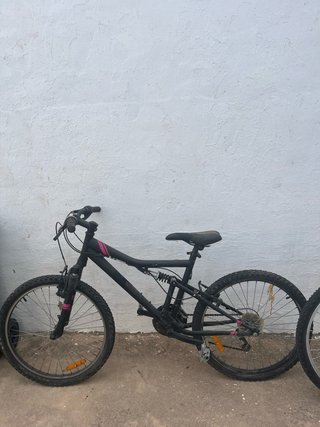 Bicicleta de montaña negra