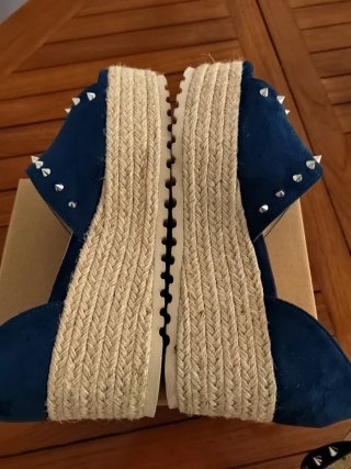 Sandalias cuña tachuelas azul marino