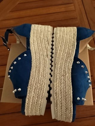 Sandalias cuña tachuelas azul marino