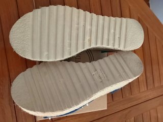 Sandalias cuña tachuelas azul marino