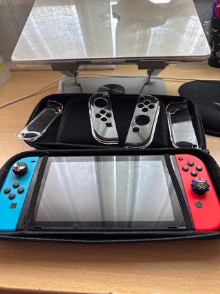Nintendo Switch V2 + Mario Kart 8 Deluxe