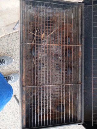 Barbacoa metálica negra